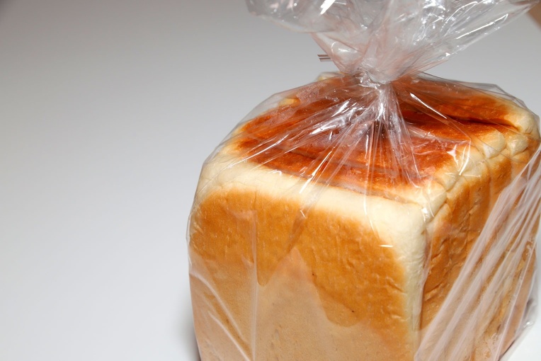 袋詰めされた食パン