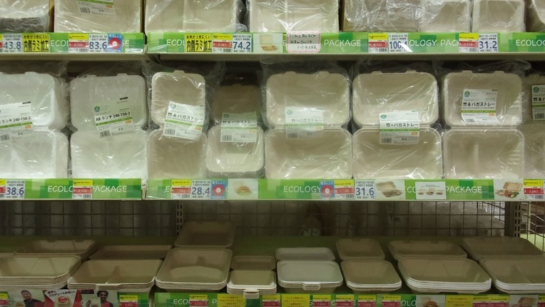 エコ容器の陳列棚