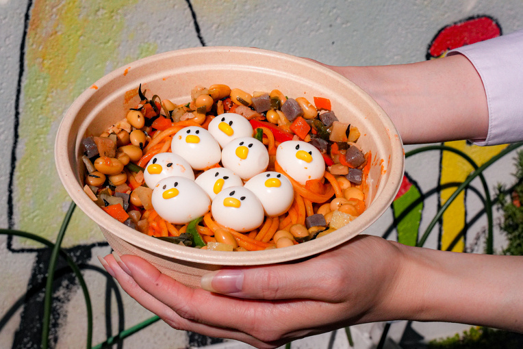 うずら卵で作ったひよこ