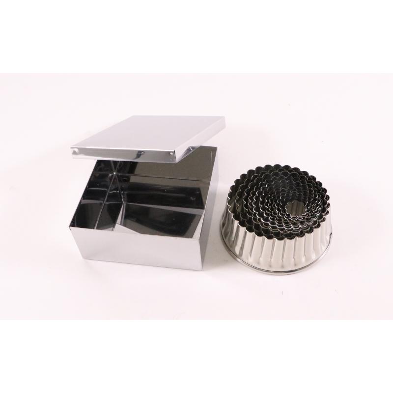 製菓用型 たかもりの18-8パテ抜 12PC入(缶入) 菊 たかもり