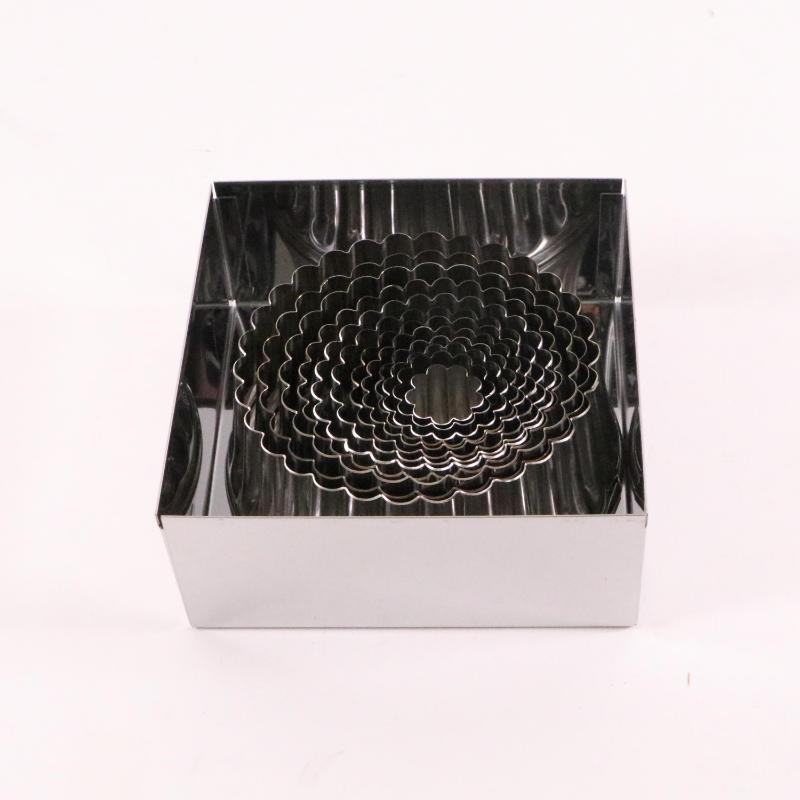 製菓用型 たかもりの18-8パテ抜 12PC入(缶入) 菊 たかもり