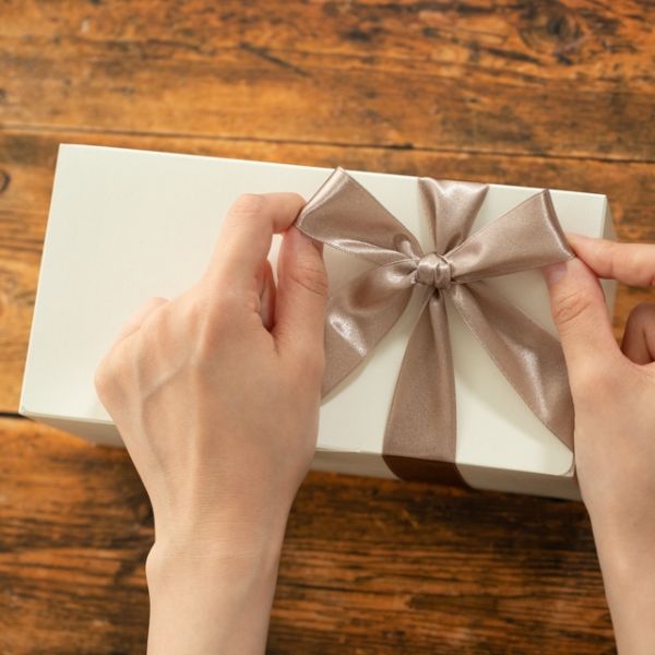 ギフト資材 2523R サテンリボン SMOKYBEIGE 25mm(1巻) ヘッズ