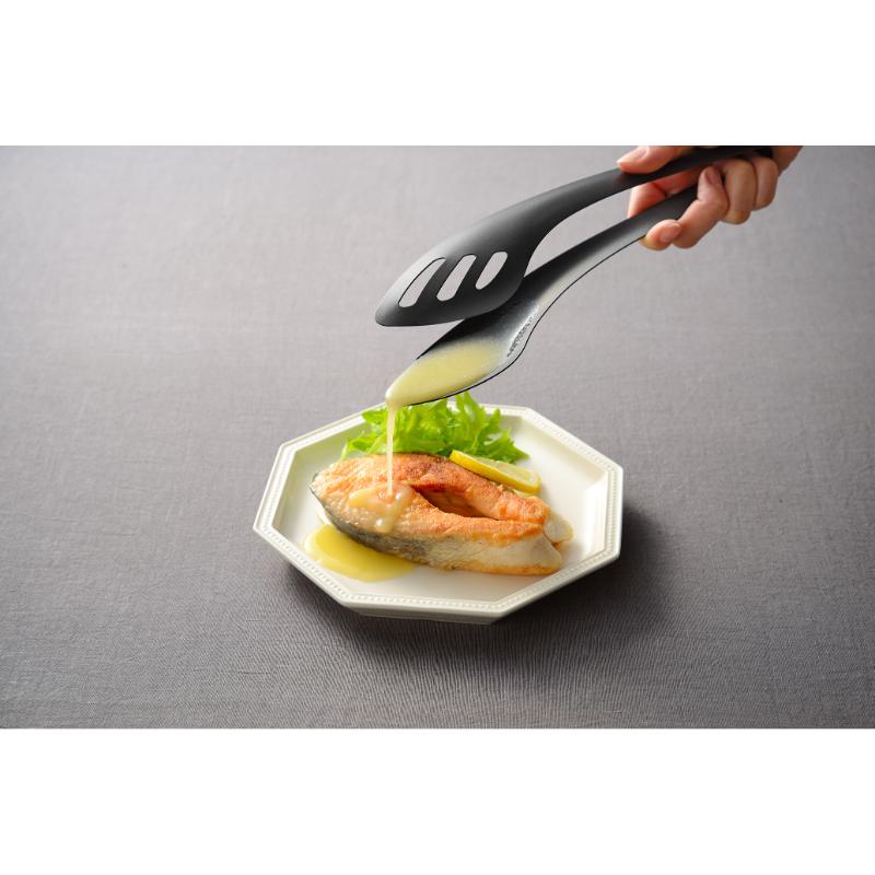 調理道具 ソースもすくえるガッシリトング ブラック AUT1444 オークス