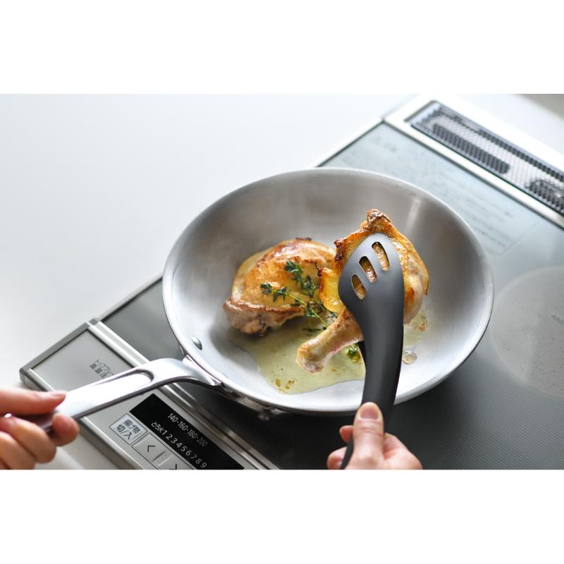 調理道具 ソースもすくえるガッシリトング ブラック AUT1444 オークス