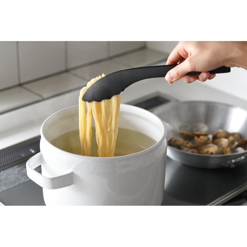 調理道具 しっかりめんトングブラック AUT1442 オークス